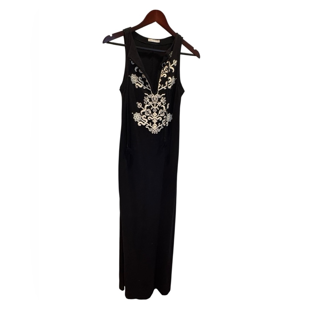 Elegant Black Maxi Dress with White Embroidery